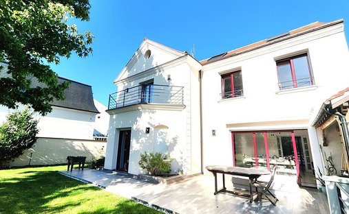 House in Village Doumer, Carrieres-sur-Seine, France 1