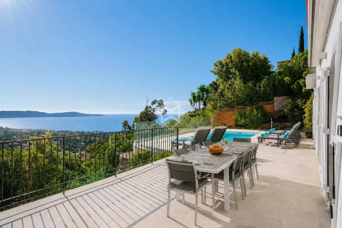 Villa in Nord, Cavalaire-sur-Mer, France 3 - 17902613