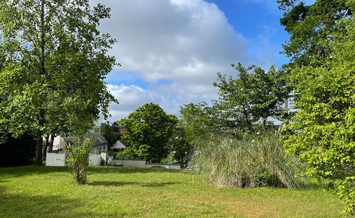 Land in Neauphle-le-Château, Ile-de-France, France 1