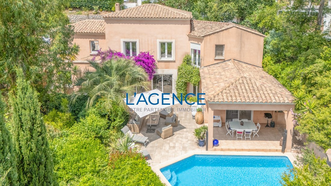 Villa in Hyeres, Provence-Alpes-Côte d'Azur, France 1 - 17929628