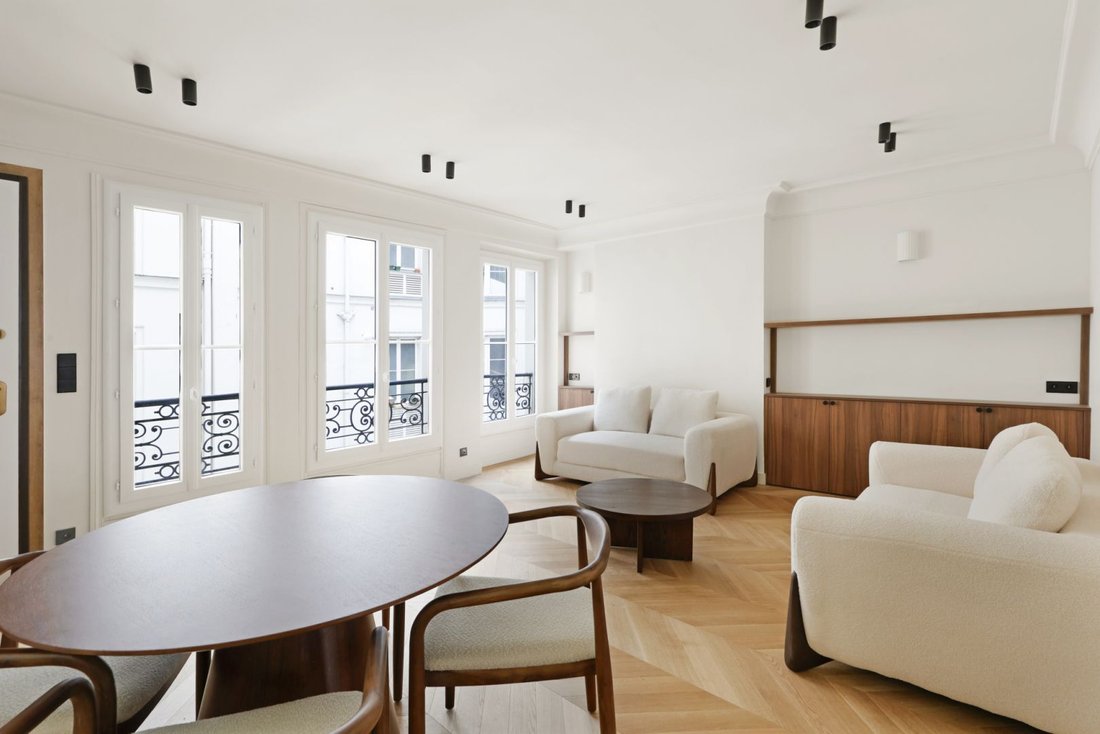 Apartment in Palais Royal, Paris 1er Arrondissement, Paris 4 - 17901879