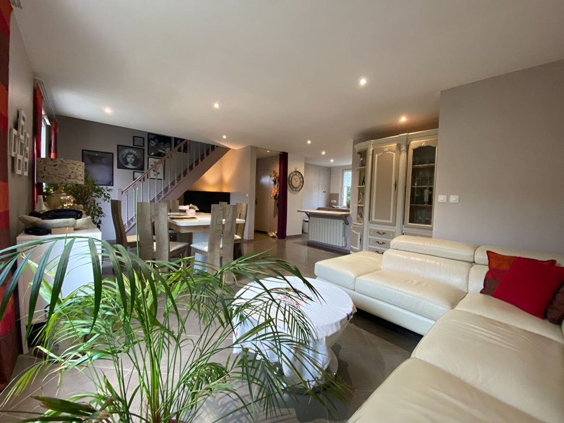 House in Montfort-l'Amaury, Ile-de-France, France 3 - 17799353