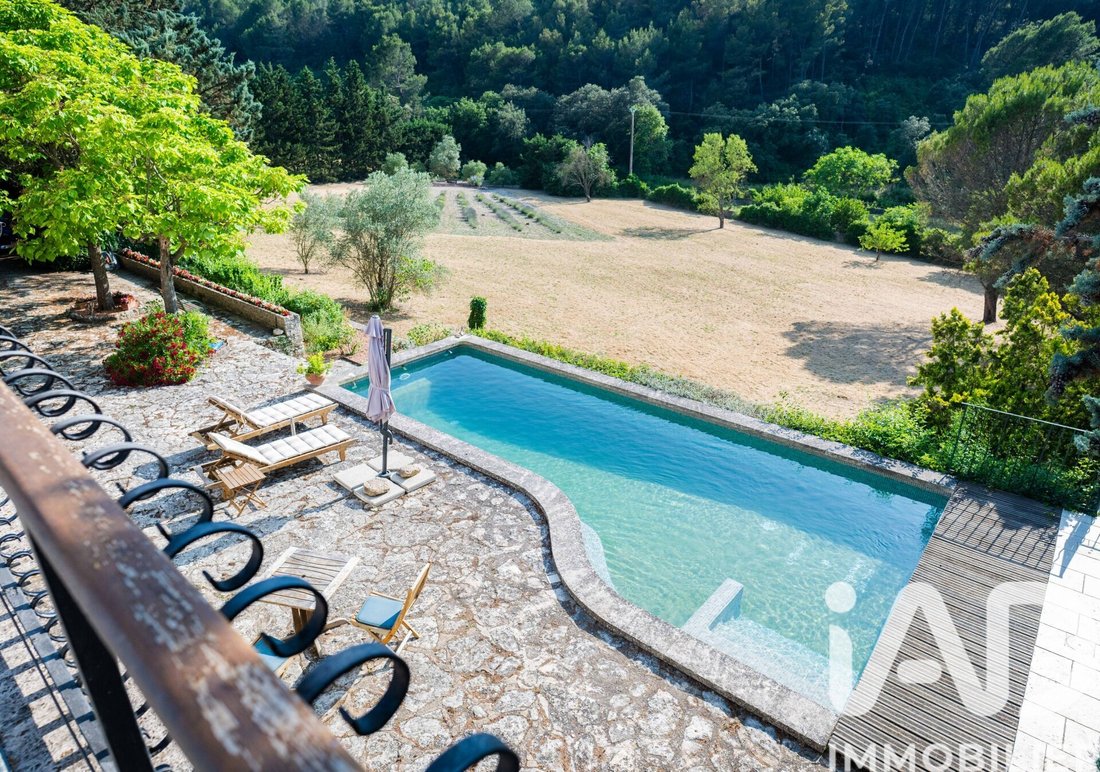 House in Fontaine-de-Vaucluse, Provence-Alpes-Côte d'Azur, France 2 - 17943863