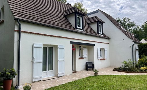 Maison à Ouest, Lamorlaye, France 1