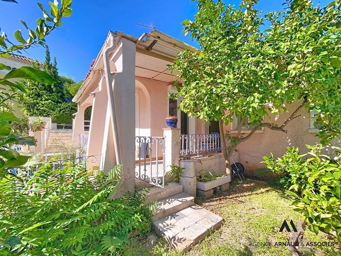 House in Saint-Cyr-sur-Mer, Provence-Alpes-Côte d'Azur, France 1 - 16964061
