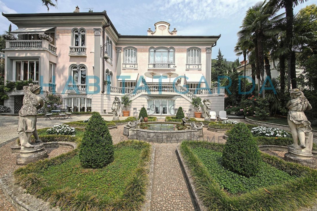 Villa in Salo, Lombardy, Italy 1 - 17936148