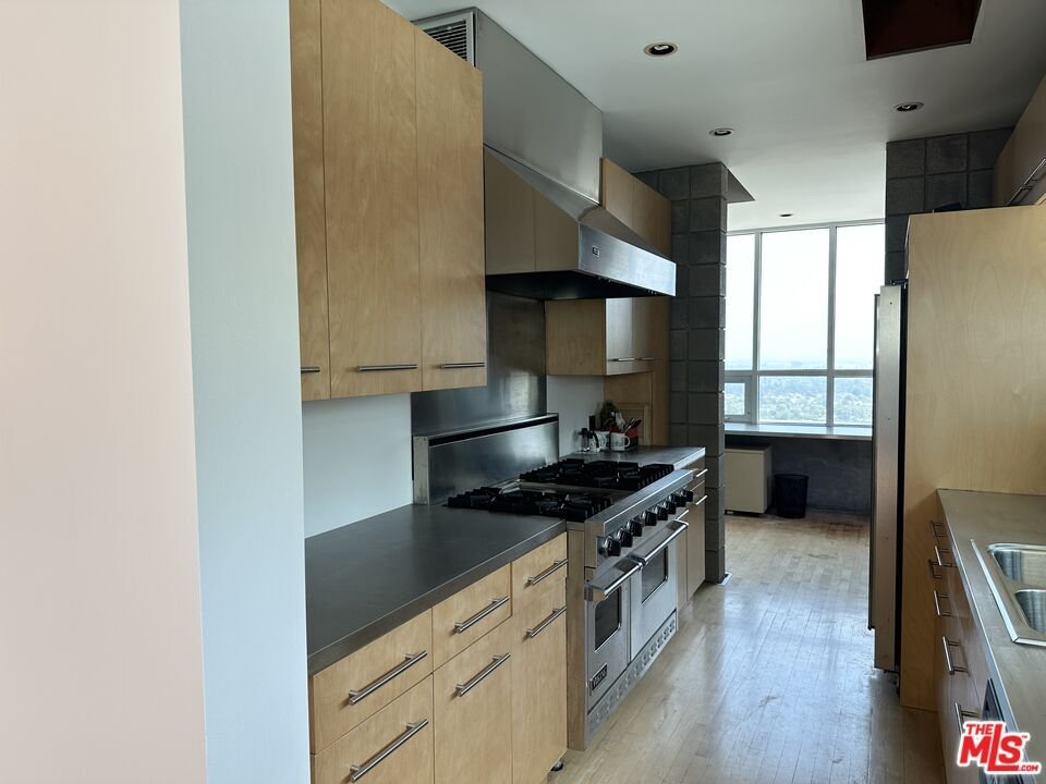 House in Los Angeles, California, United States 4 - 17931414