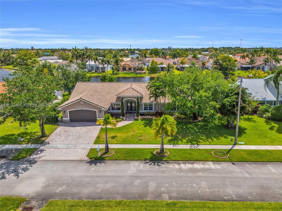 House in Miramar, Florida, United States 5 - 17940696
