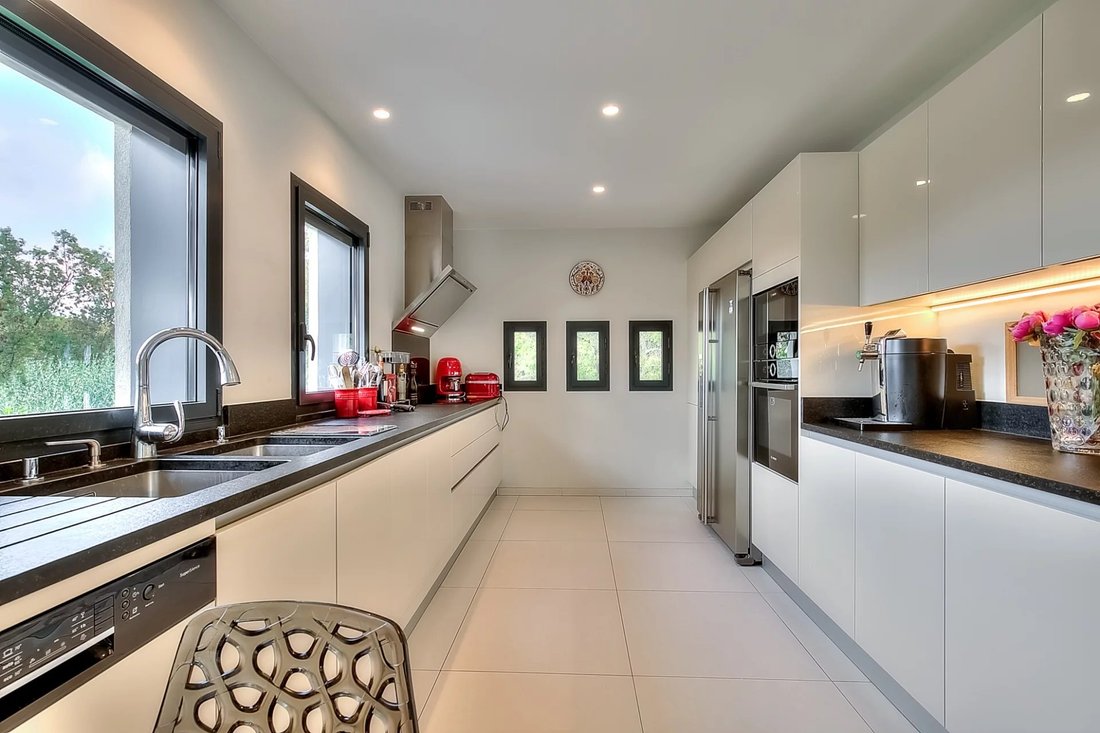 Villa in Mougins, Provence-Alpes-Côte d'Azur, France 3 - 17935310