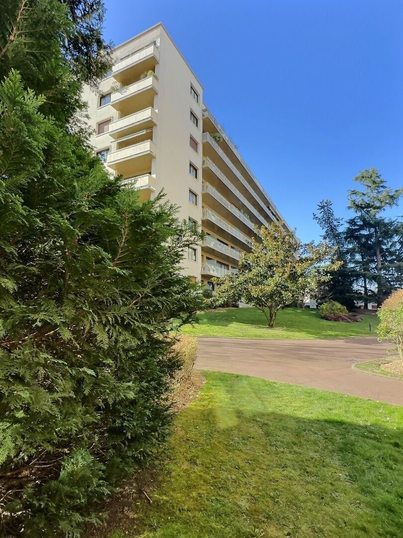 Apartment in Saint-Cloud, Ile-de-France, France 1 - 16099617