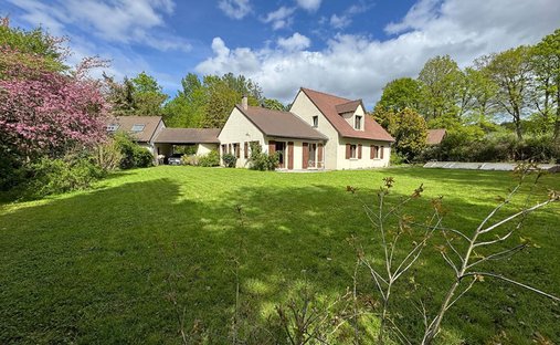 House in Saint-Remy-l'Honore, Ile-de-France, France 1