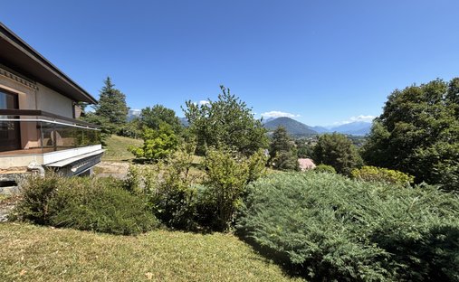 House in Annecy, Auvergne-Rhône-Alpes, France 1