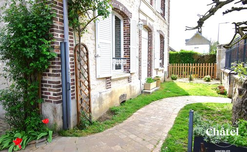 House in Senlis, Hauts-de-France, France 1