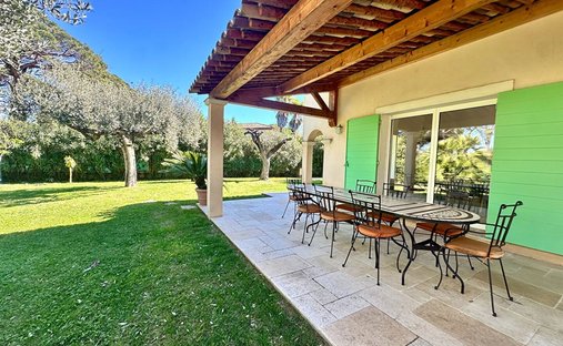 House in Zone Est Diffuse, Saint-Tropez, France 1
