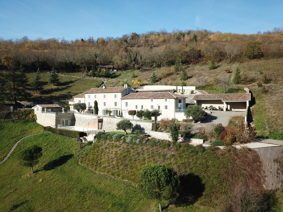 Estate in Régnié-Durette, Auvergne-Rhône-Alpes, France 2 - 17557823
