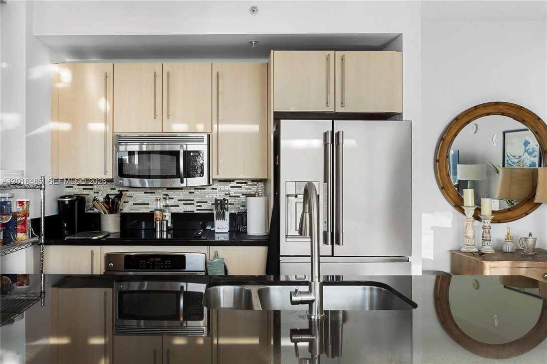 Condo in Miami, Florida, United States 3 - 17930066