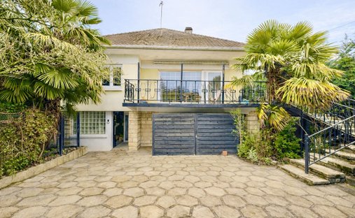 House in Ouest, Lamorlaye, France 1