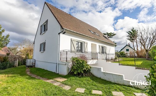 House in Senlis, Hauts-de-France, France 1