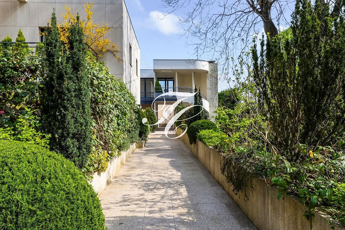 Apartment in Saint-Cloud, Ile-de-France, France 1 - 17549632