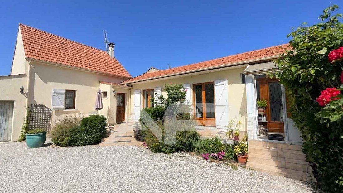 House in Chatou, Ile-de-France, France 1 - 17829013