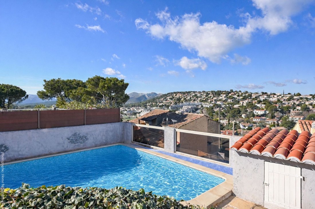 House in Carnoux-en-Provence, Provence-Alpes-Côte d'Azur, France 1 - 17042935