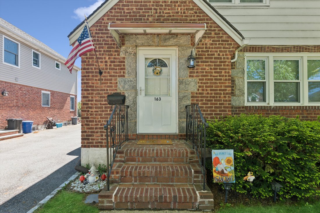 Apartment in North New Hyde Park, New York, United States 3 - 17929456
