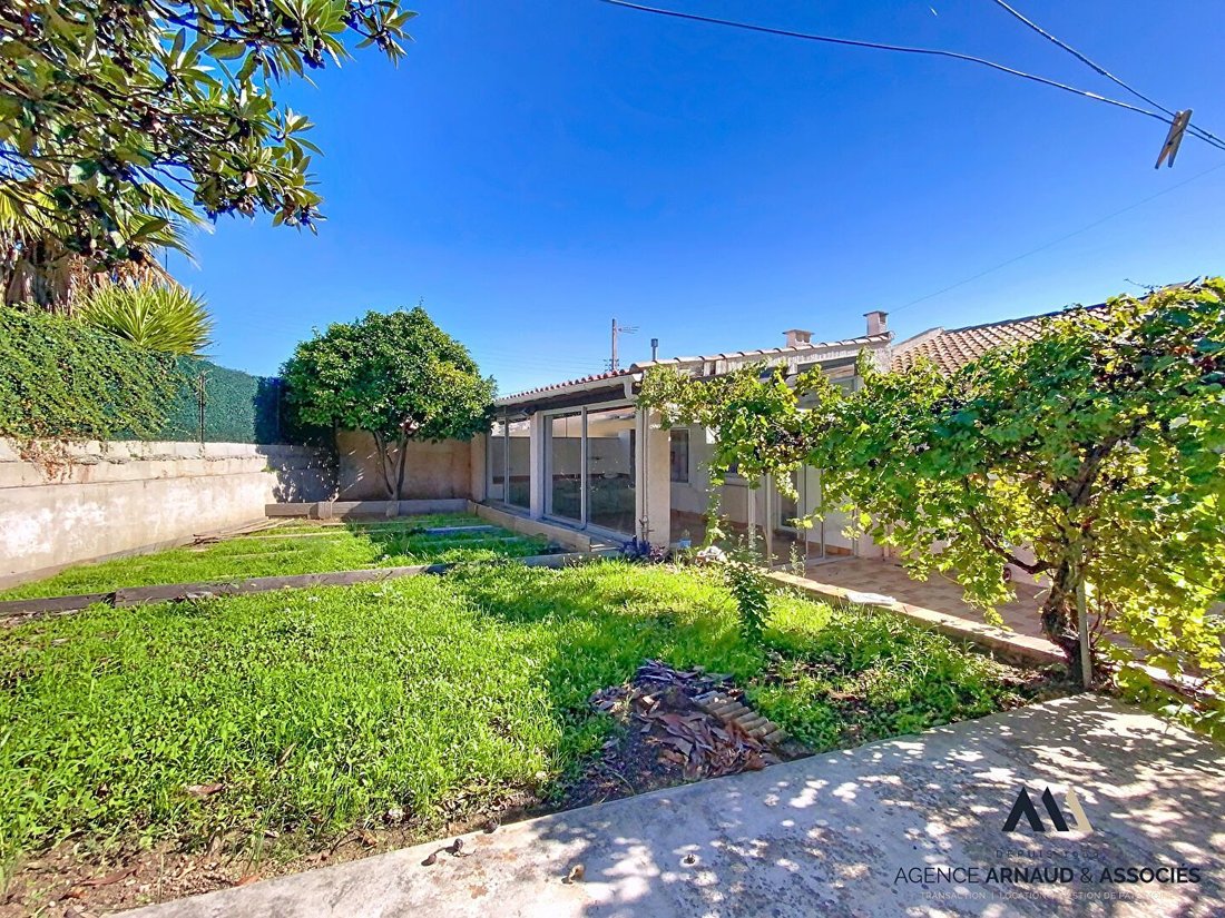 House in Saint-Cyr-sur-Mer, Provence-Alpes-Côte d'Azur, France 2 - 16964061