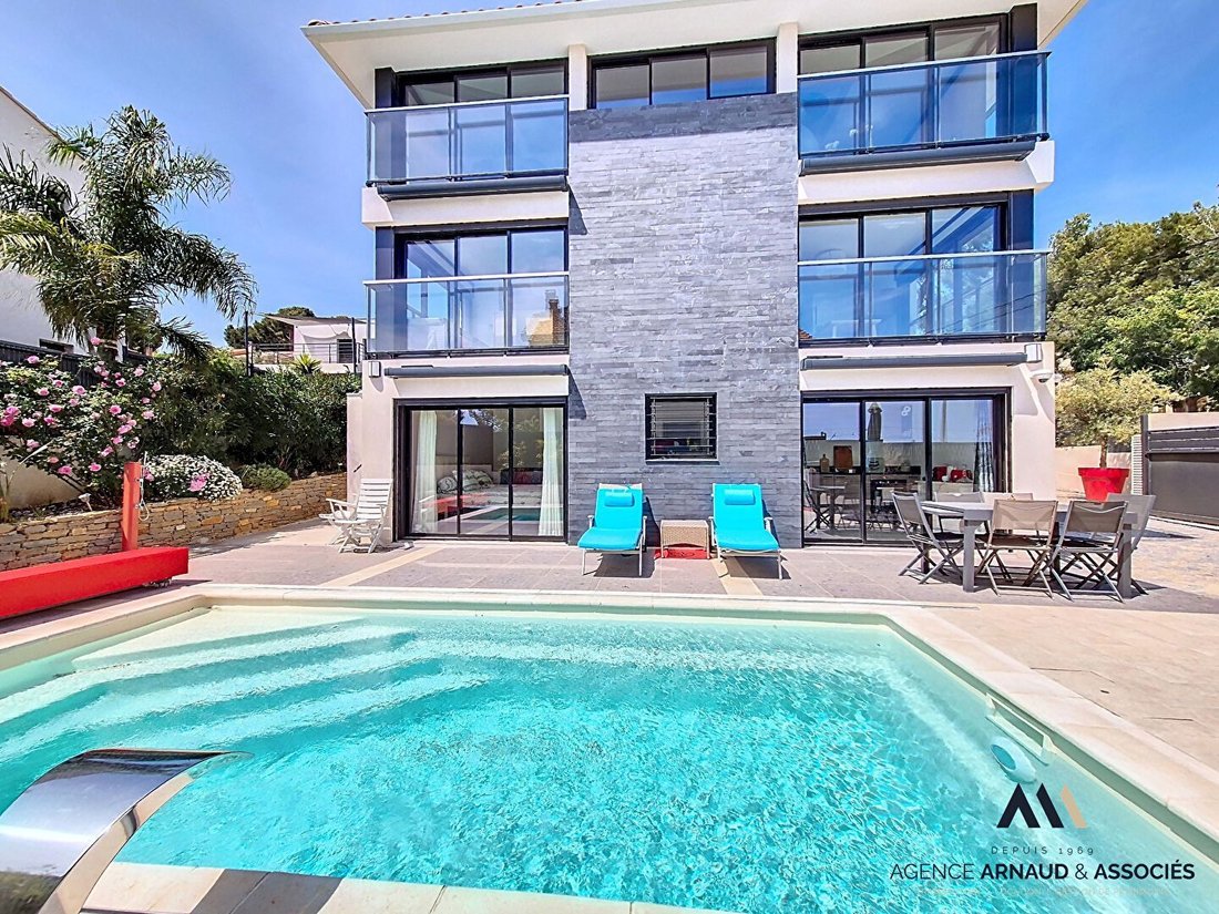 Villa in Bandol, Provence-Alpes-Côte d'Azur, France 2 - 15768658