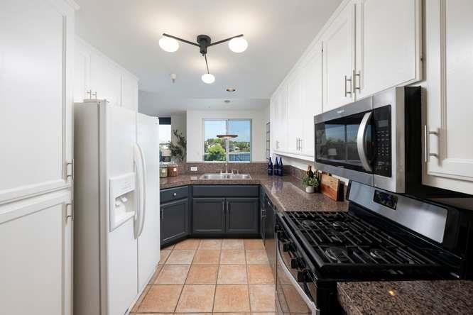 Condo in Redwood City, California, United States 4 - 17940546
