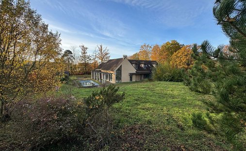 House in Les Mesnuls, Ile-de-France, France 1