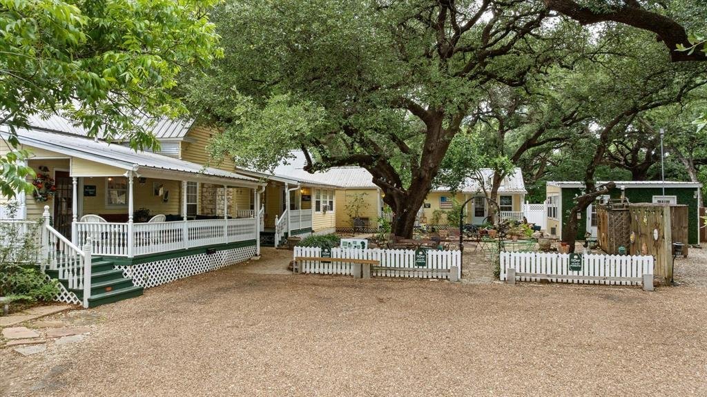 Granbury, Texas, United States 3 - 17592417