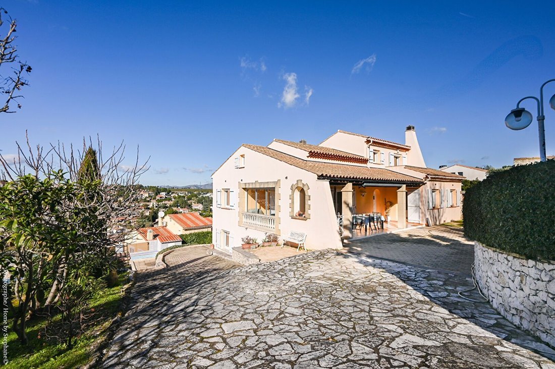 House in Carnoux-en-Provence, Provence-Alpes-Côte d'Azur, France 4 - 17042935