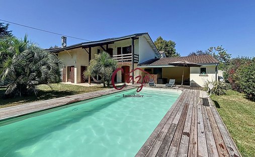 House in Quinsac, Nouvelle-Aquitaine, France 1