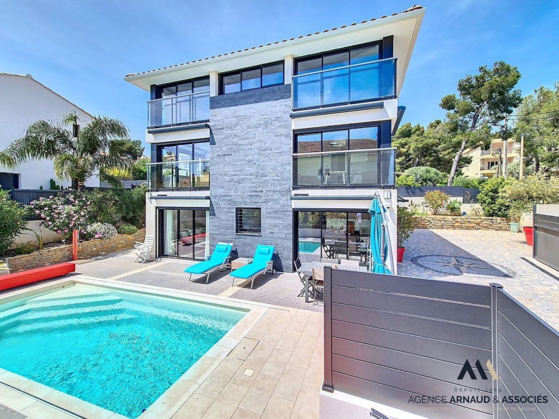 Villa in Bandol, Provence-Alpes-Côte d'Azur, France 3 - 15768658