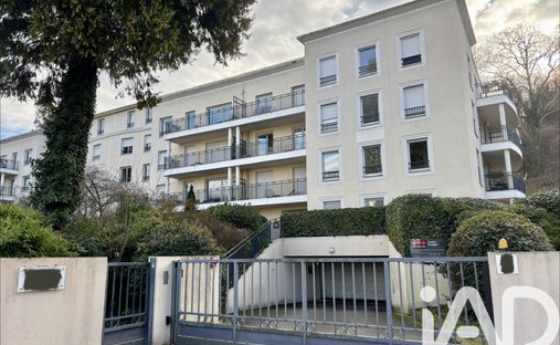 Apartment in Metro Cuire, Caluire-et-Cuire, France 1