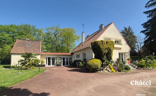 House in Ouest, Lamorlaye, France 1