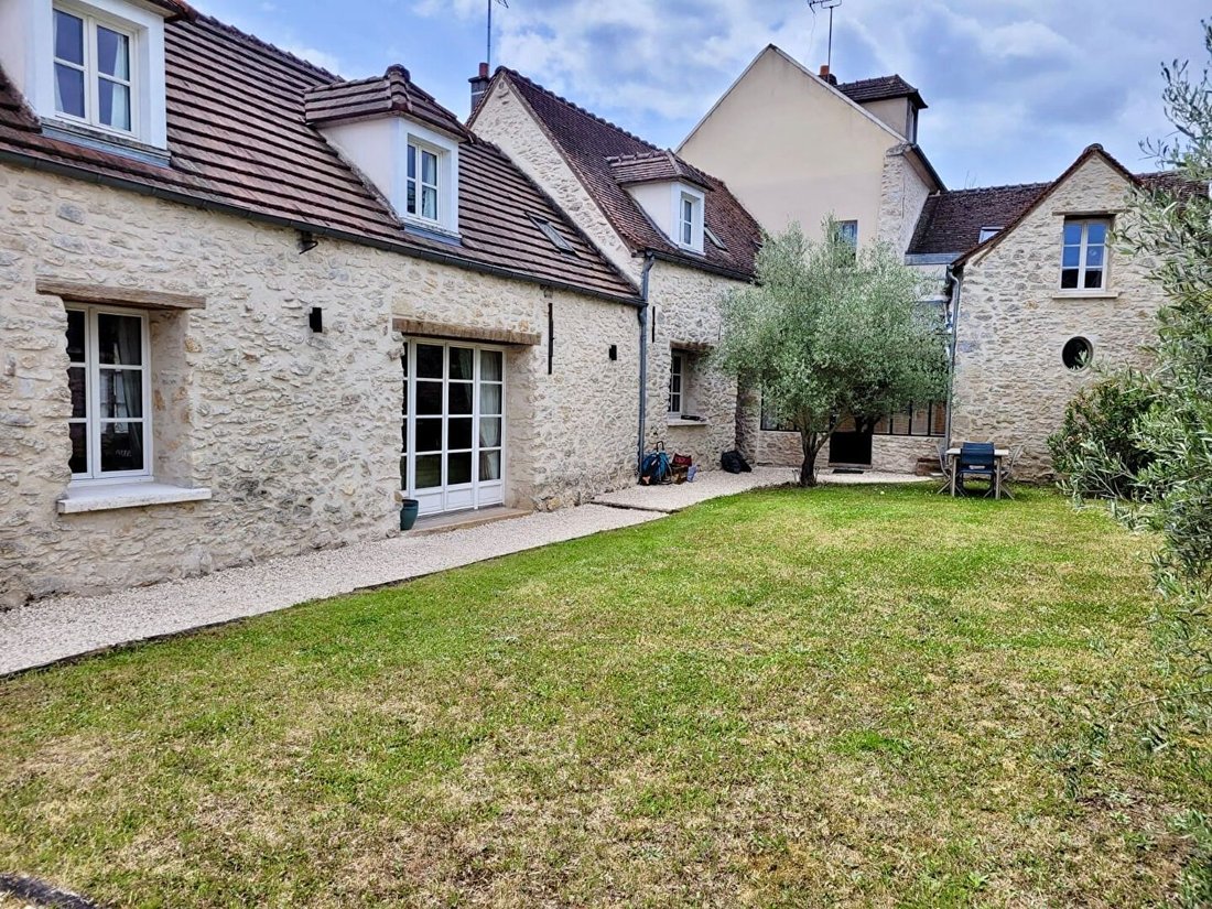 House in Senlis, Hauts-de-France, France 2 - 16898470