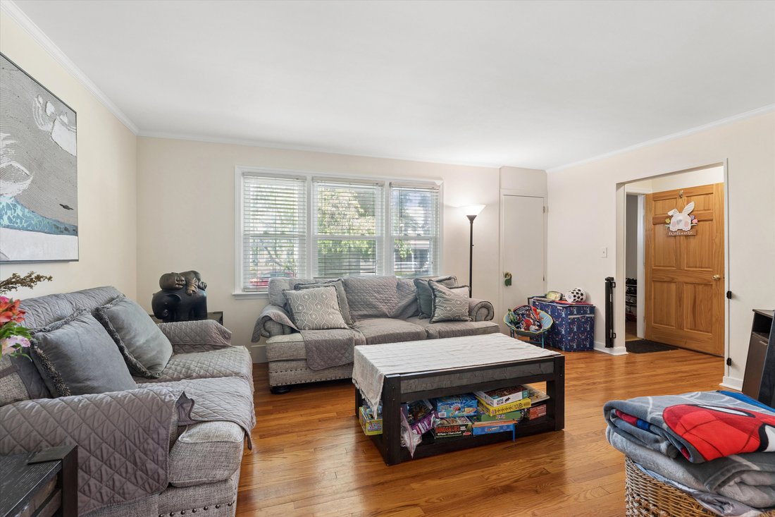 Apartment in North New Hyde Park, New York, United States 5 - 17929456