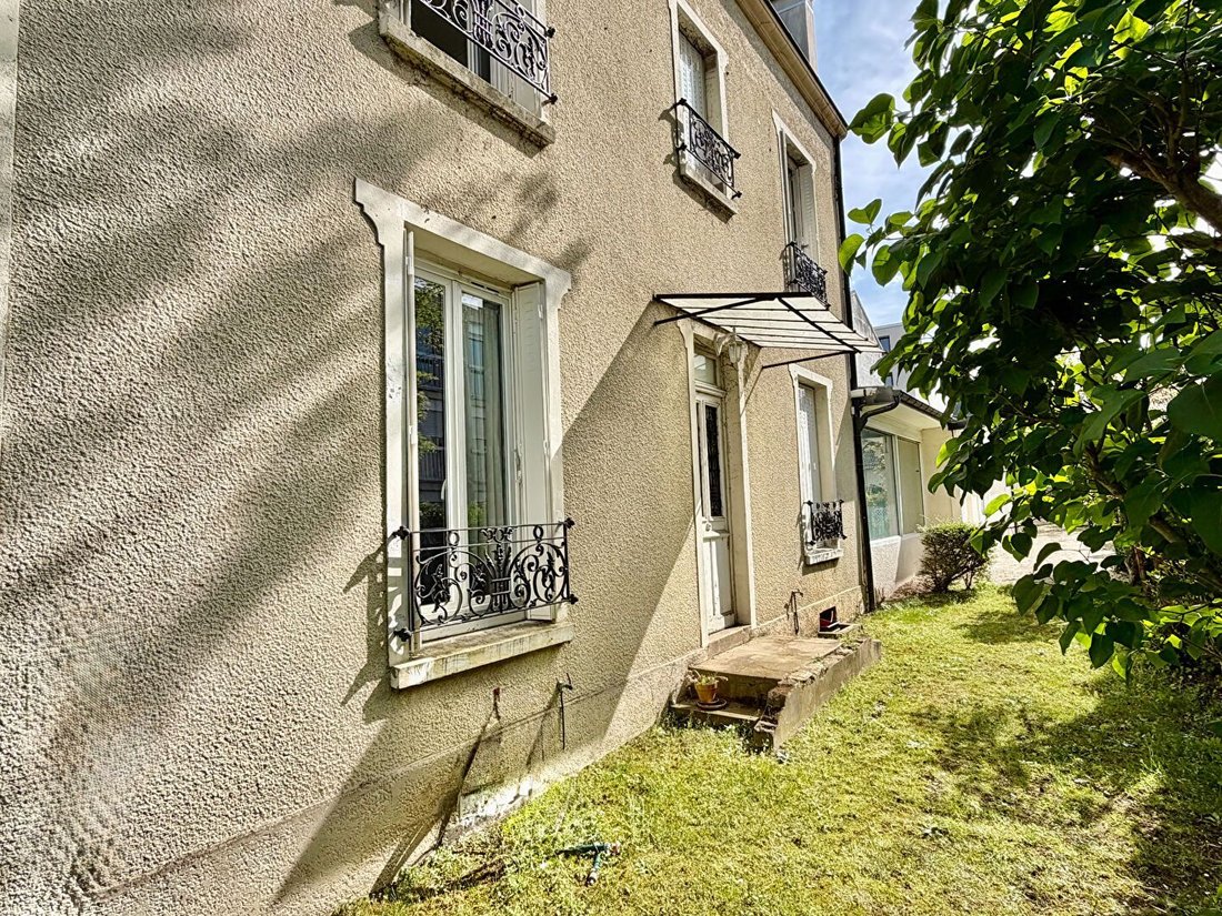 House in Bois-Colombes, Ile-de-France, France 1 - 17673475