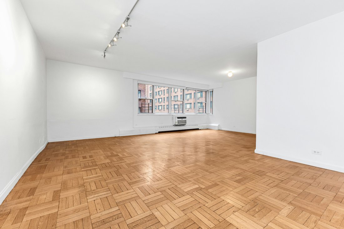 House in New York, New York, United States 2 - 16748413