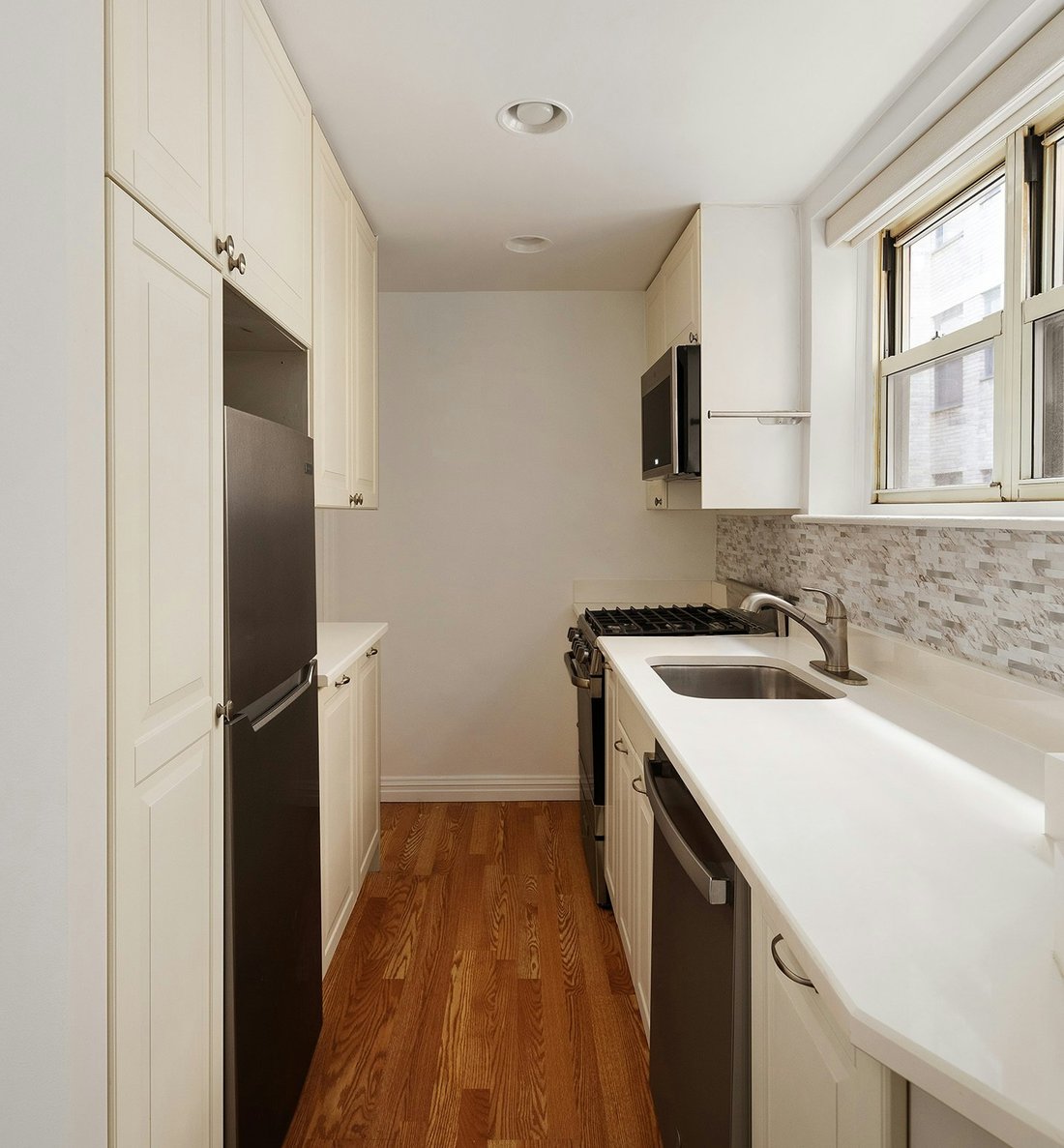 Co Op in New York, New York, United States 5 - 16748449
