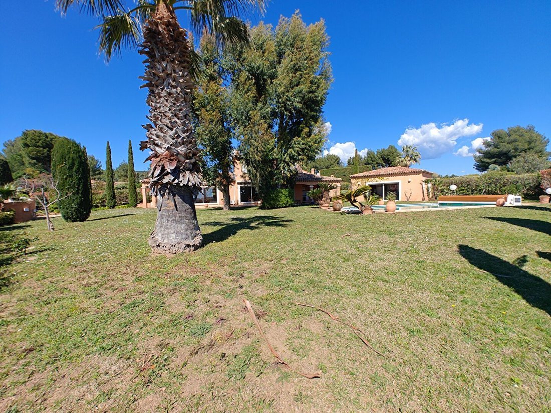 Villa in La Cadiere-d'Azur, Provence-Alpes-Côte d'Azur, France 4 - 17555275