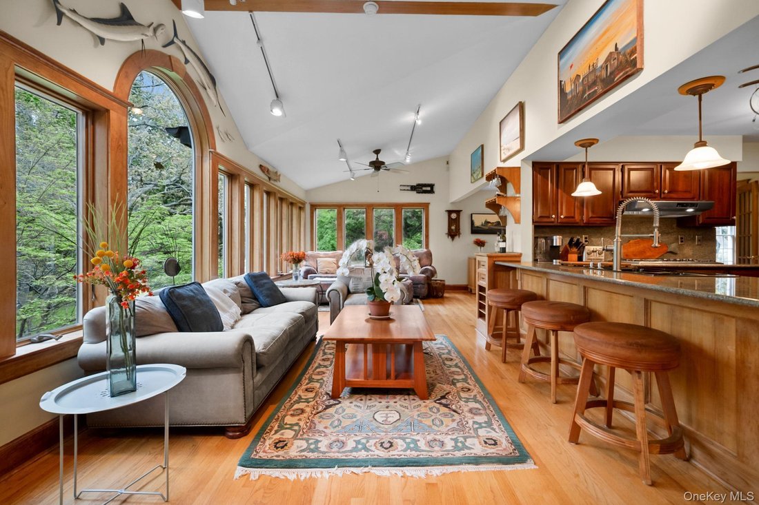 House in Yaphank, New York, United States 5 - 17933617