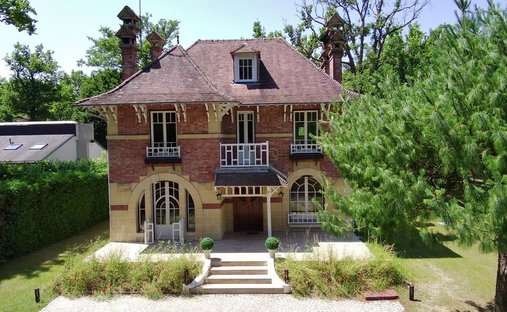 Villa in Ouest, Lamorlaye, Frankreich 1