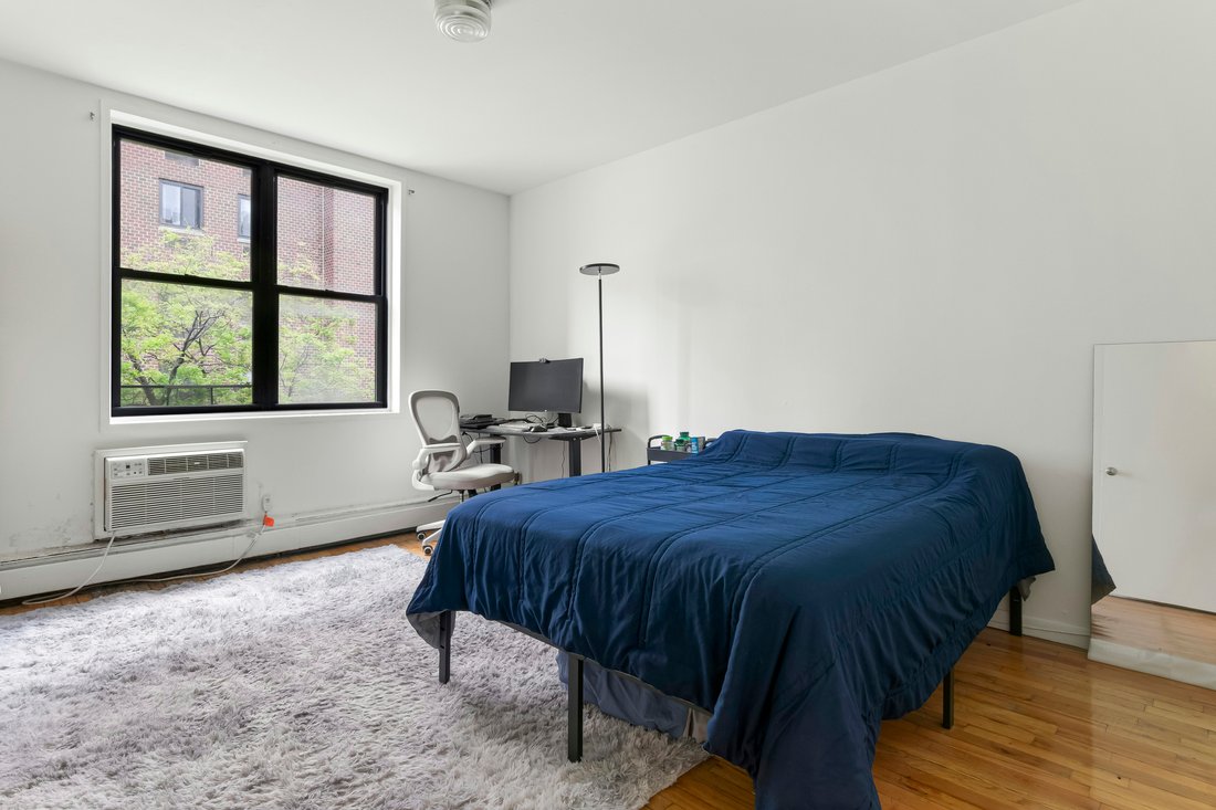 House in New York, New York, United States 5 - 17813613