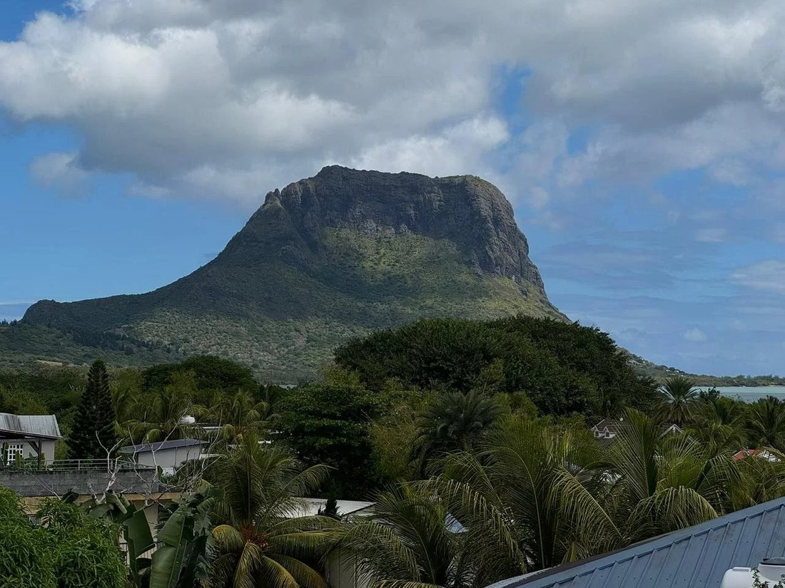 Apartment in Le Morne, Rivière Noire District, Mauritius 1 - 17930622