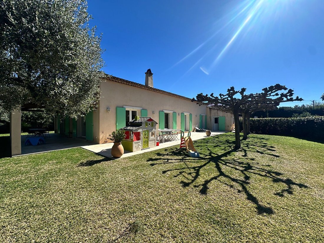 House in Zone Est Diffuse, Saint-Tropez, France 2 - 17562418