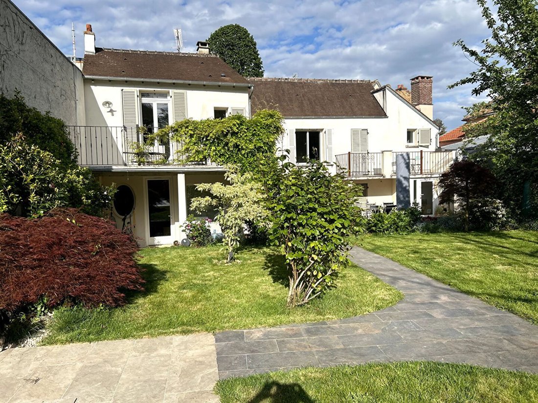 Villa in Montfort-l'Amaury, Ile-de-France, France 1 - 17564286