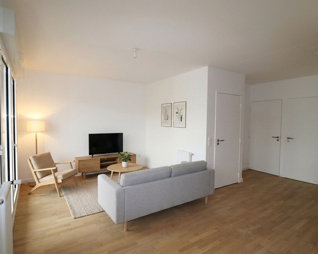 Apartment in Espaces Jeunes, Issy-les-Moulineaux, France 4 - 17562466