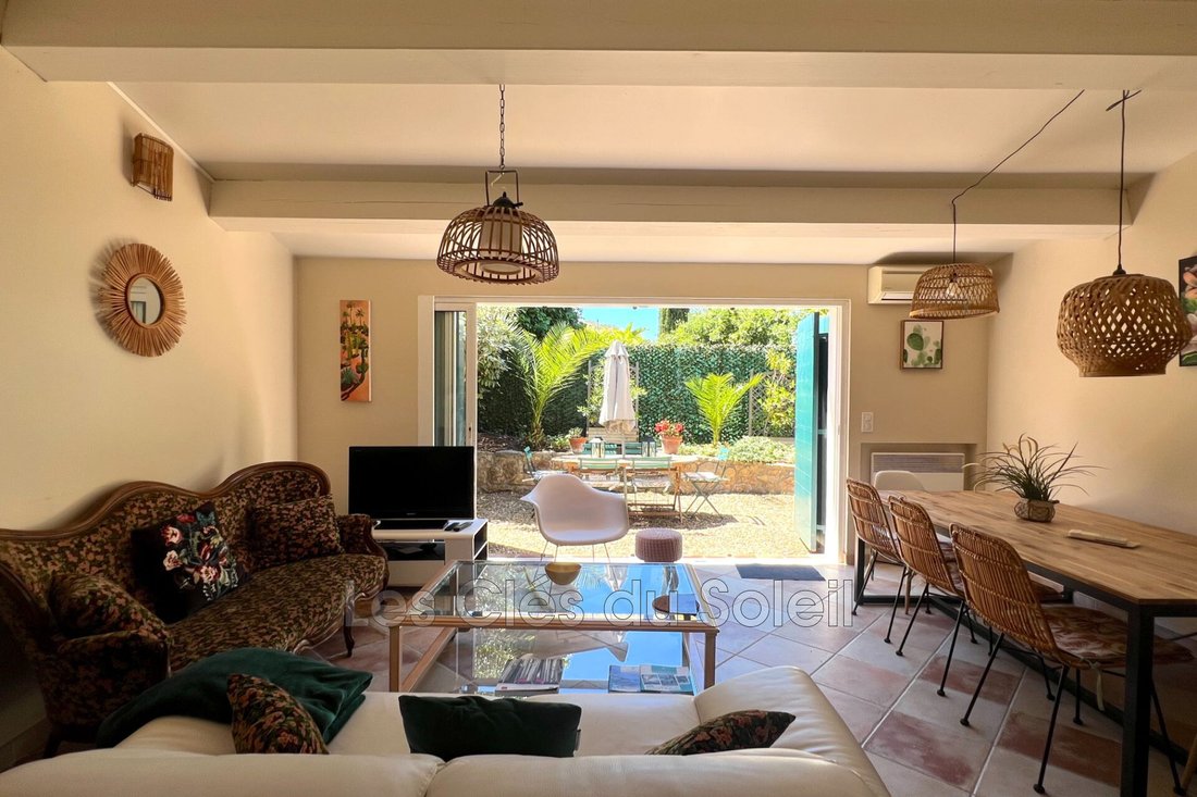 Villa in Sanary-sur-Mer, Provence-Alpes-Côte d'Azur, France 2 - 17937522